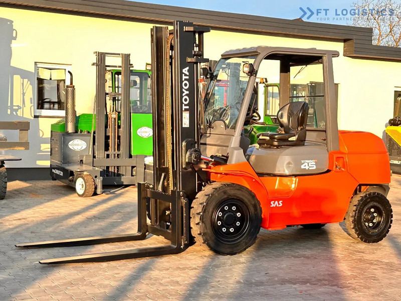 Toyota 42-4FD40 / DIESEL / 4500KG / DUPLEX / FORKS 1400MM / WELL-MAINTAINED 42-4FD40 / DIESEL / 4500KG / DUPLEX / FORKS 1400MM / WELL-M - Dīzeļiekrāvējs: foto 3 Toyota 42-4FD40 / DIESEL / 4500KG / DUPLEX / FORKS 1400MM / WELL-MAINTAINED 42-4FD40 / DIESEL / 4500KG / DUPLEX / FORKS 1400MM / WELL-M - Dīzeļiekrāvējs: foto 3