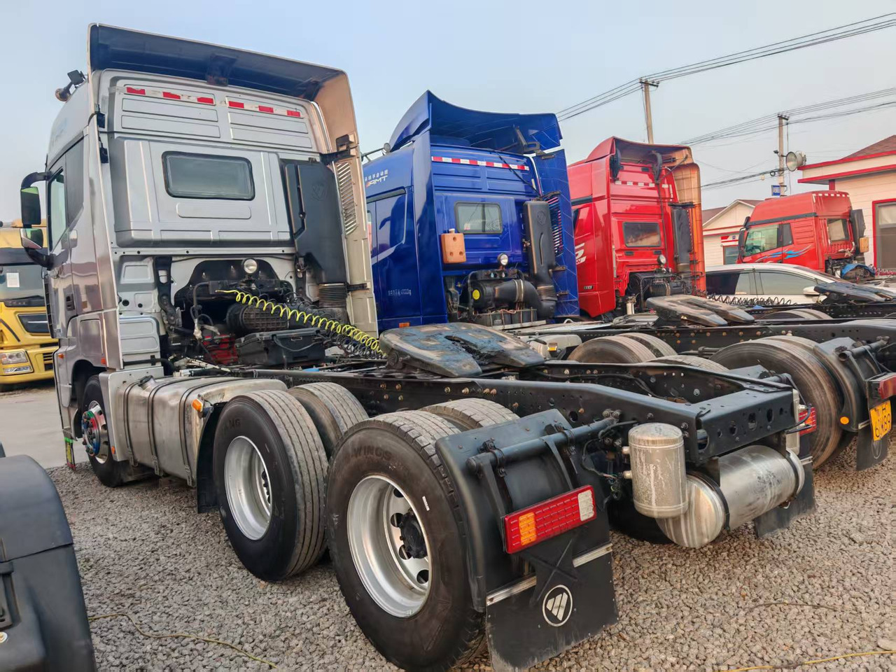 AUMAN 560HP - Puspiekabe pašizgāzējs: foto 5 AUMAN 560HP - Puspiekabe pašizgāzējs: foto 5