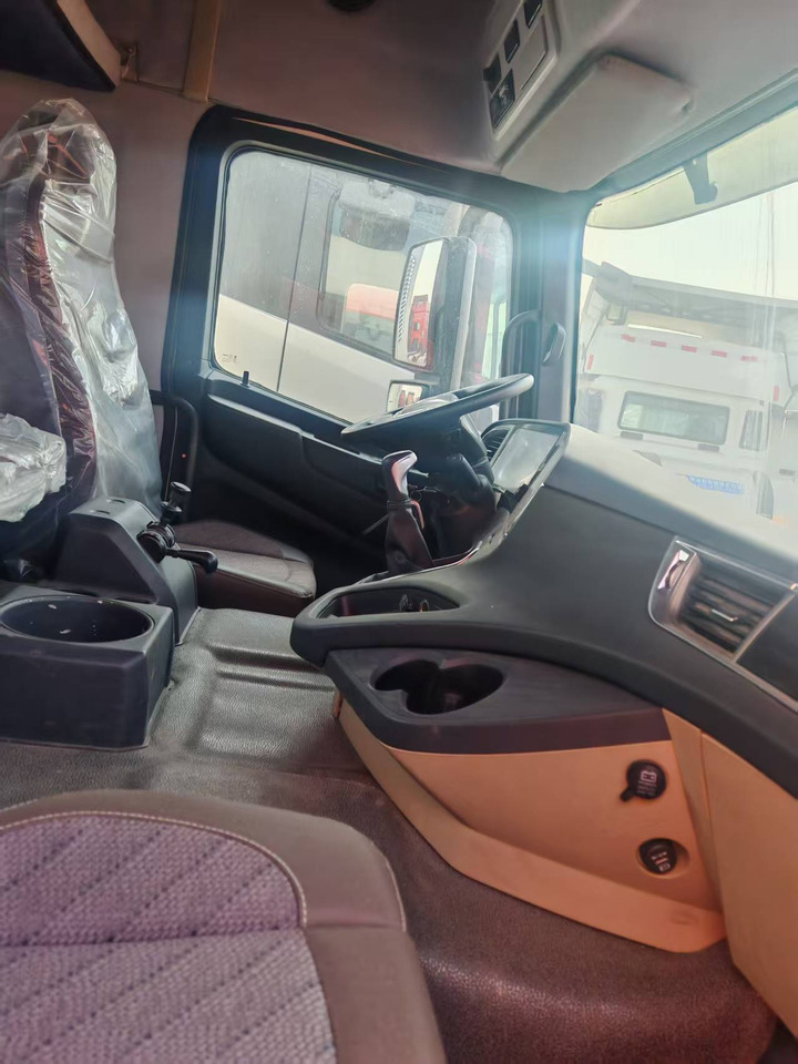 Puspiekabe pašizgāzējs Auman 6×4: foto 6 Puspiekabe pašizgāzējs Auman 6×4: foto 6