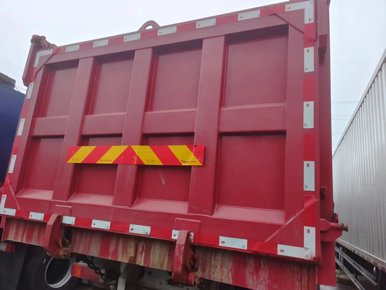 Auman Auman 6*4  dump truck - Kravas automašīna pašizgāzējs: foto 3 Auman Auman 6*4  dump truck - Kravas automašīna pašizgāzējs: foto 3