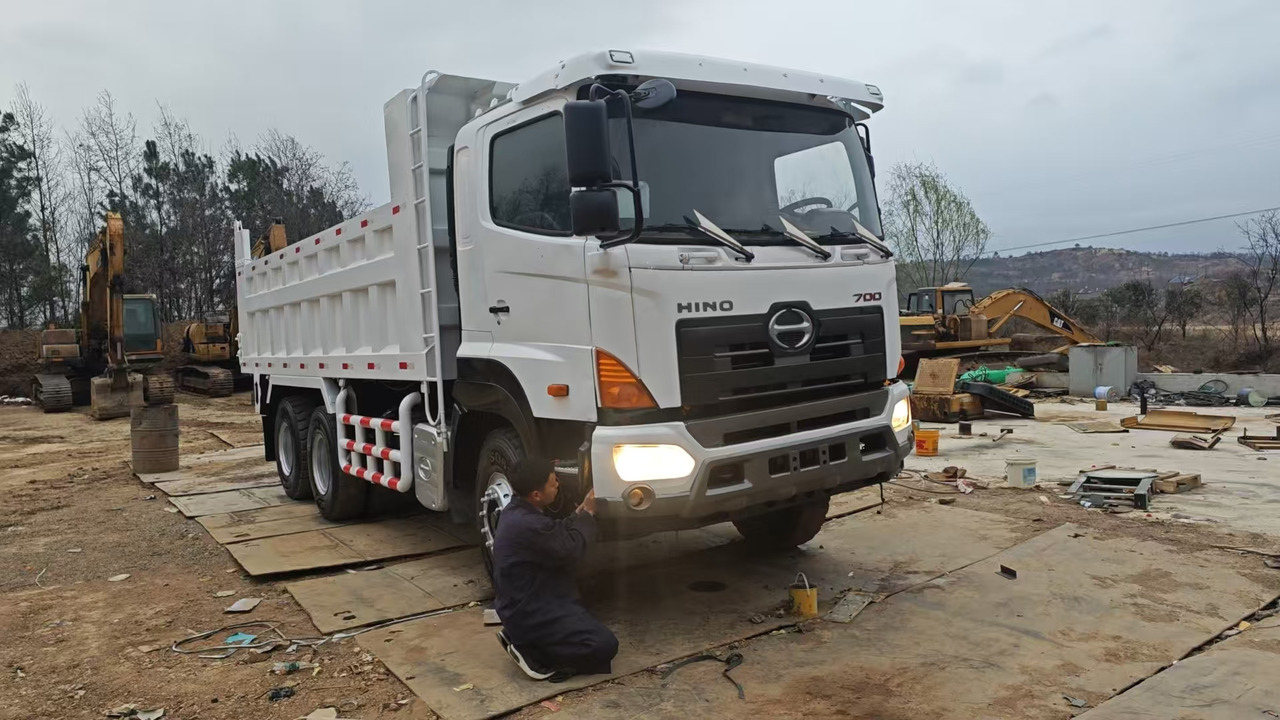 HINO HINO 700 - Kravas automašīna pašizgāzējs: foto 1 HINO HINO 700 - Kravas automašīna pašizgāzējs: foto 1