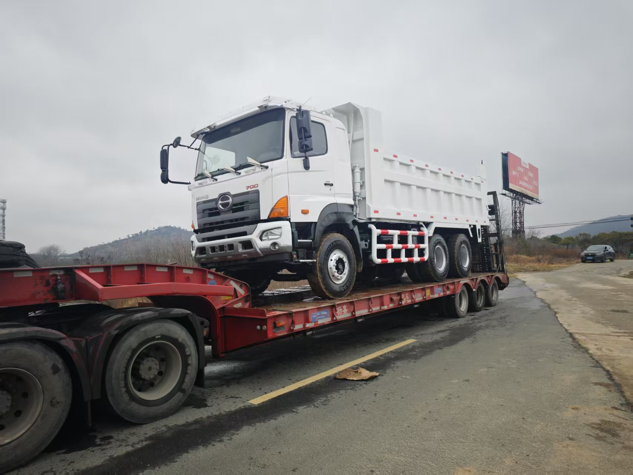 HINO HINO 700 - Kravas automašīna pašizgāzējs: foto 2 HINO HINO 700 - Kravas automašīna pašizgāzējs: foto 2