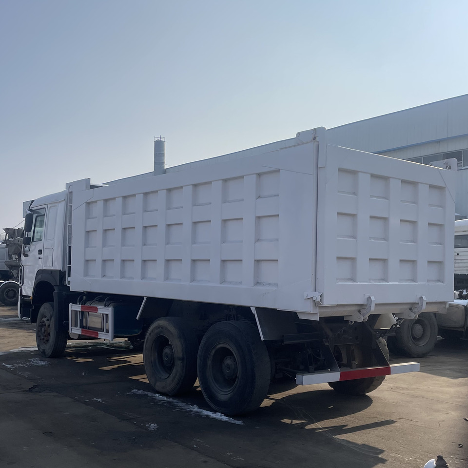 HOWO 6*4 DUMP TRUCK - Kravas automašīna pašizgāzējs: foto 4 HOWO 6*4 DUMP TRUCK - Kravas automašīna pašizgāzējs: foto 4