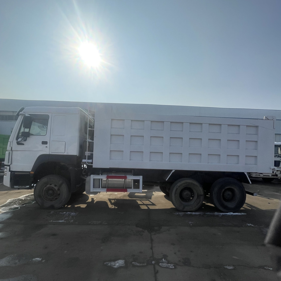 HOWO 6*4 DUMP TRUCK - Kravas automašīna pašizgāzējs: foto 1 HOWO 6*4 DUMP TRUCK - Kravas automašīna pašizgāzējs: foto 1