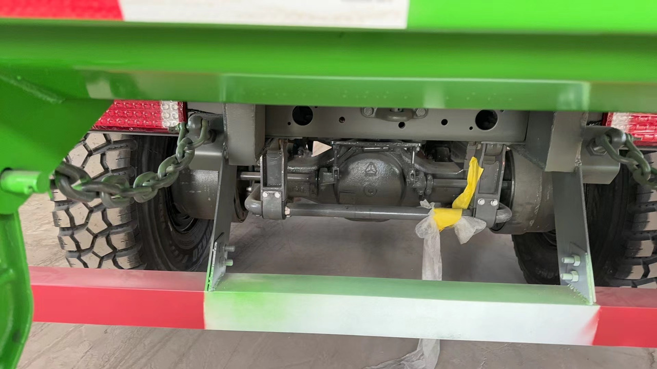 HOWO 6*6 dump truck - Kravas automašīna pašizgāzējs: foto 4 HOWO 6*6 dump truck - Kravas automašīna pašizgāzējs: foto 4