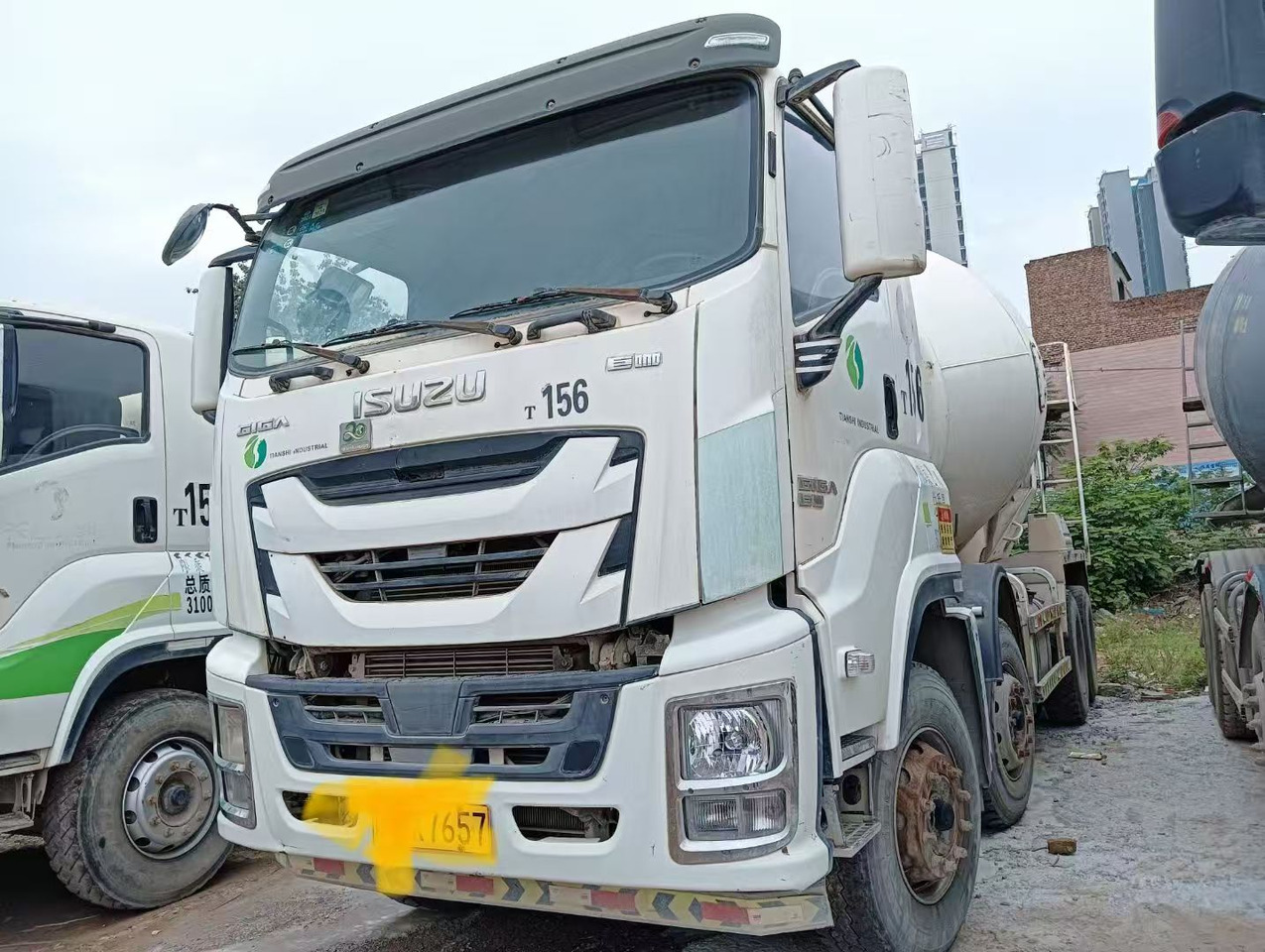 ISUZU ISUZU T156 15 cubic meter mixing tank - Betona maisītājs: foto 1 ISUZU ISUZU T156 15 cubic meter mixing tank - Betona maisītājs: foto 1