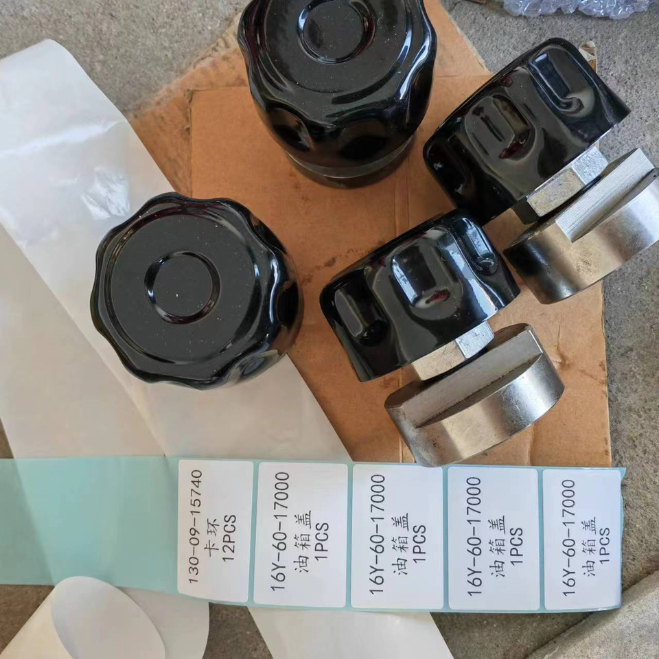 KOMATSU 16Y-60-17000 - Degvielas tvertne - Ekskavators: foto 1 KOMATSU 16Y-60-17000 - Degvielas tvertne - Ekskavators: foto 1