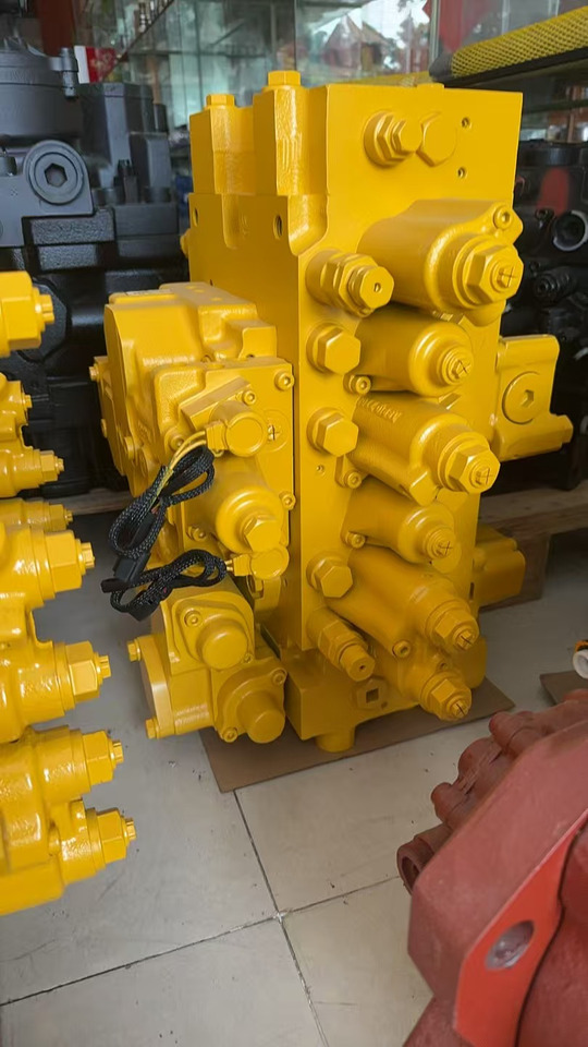 KOMATSU - Vārsts - Ekskavators: foto 2 KOMATSU - Vārsts - Ekskavators: foto 2