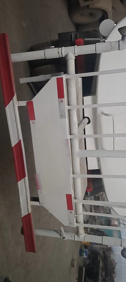 SINOTRUK 20 cubic meters tank - Autocisterna: foto 4 SINOTRUK 20 cubic meters tank - Autocisterna: foto 4