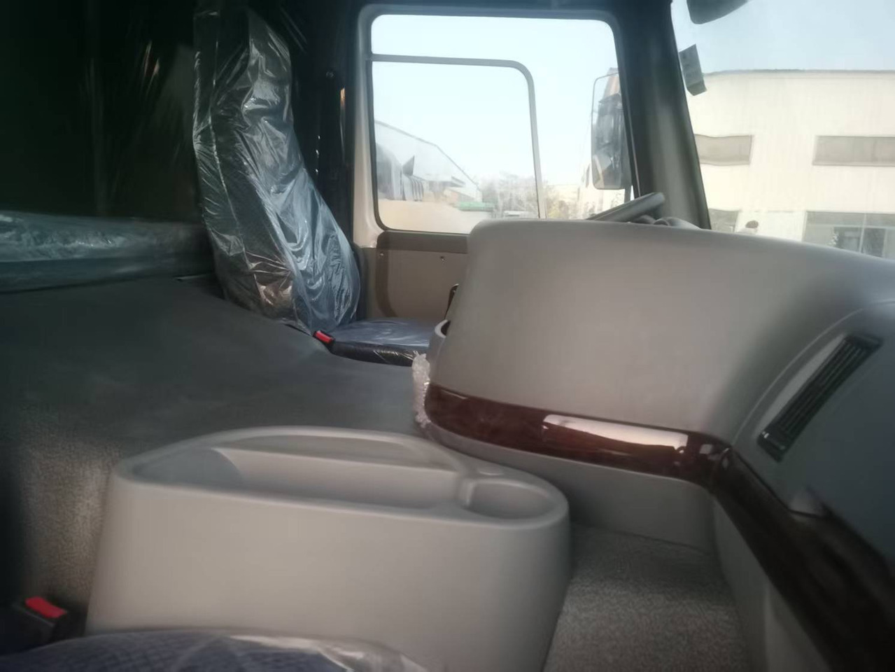 SINOTRUK 6*4 - Auto evakuators: foto 4 SINOTRUK 6*4 - Auto evakuators: foto 4