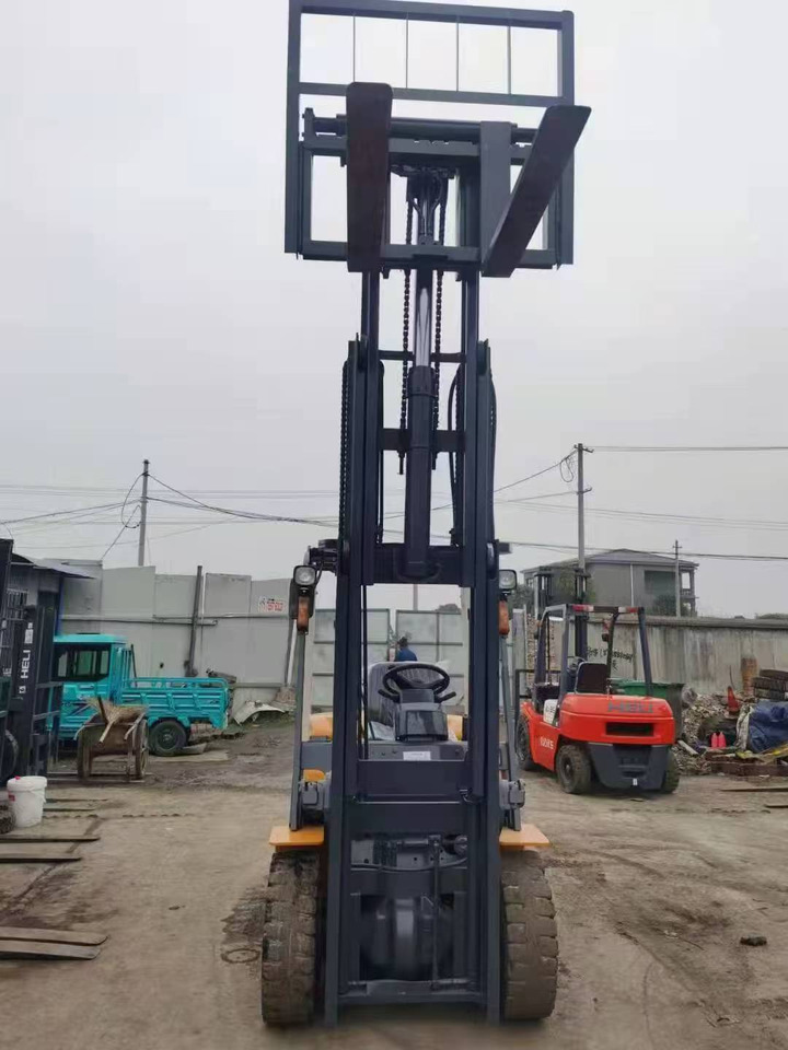 TCM 5 TONS 2 stages - Dīzeļiekrāvējs: foto 4 TCM 5 TONS 2 stages - Dīzeļiekrāvējs: foto 4