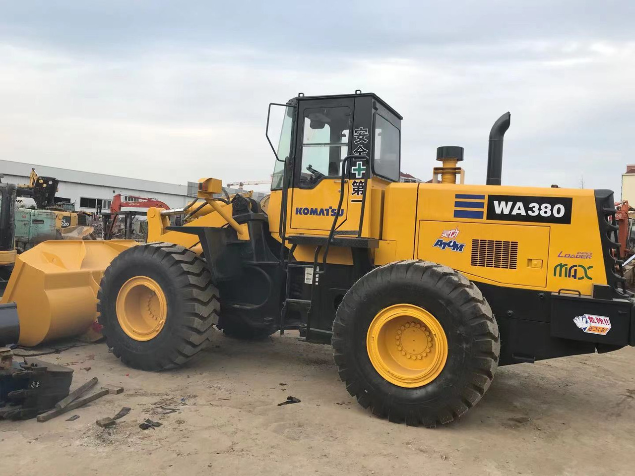 BACKHOE LOADER Certified Pre-Owned Komatsu WA380-3 | Heavy-Duty Loader for Mining/ Construction - Price Negotiable! - Riteņu iekrāvējs: foto 4 BACKHOE LOADER Certified Pre-Owned Komatsu WA380-3 | Heavy-Duty Loader for Mining/ Construction - Price Negotiable! - Riteņu iekrāvējs: foto 4