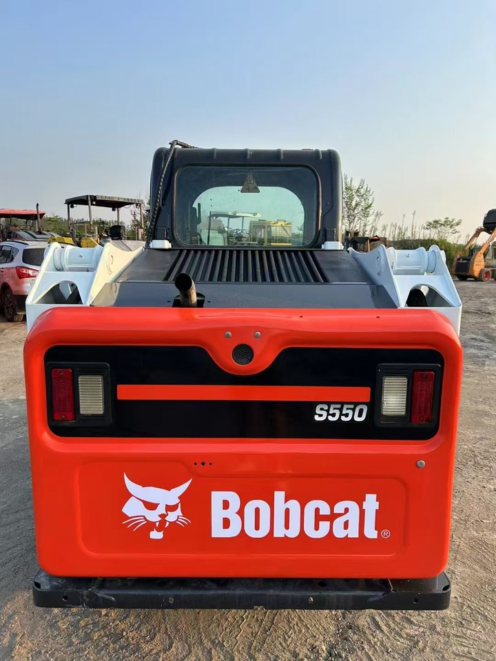 BOBCAT High Performance Low Hours Excellent Condition Reliable Second Hand Bobcat S550 Skid Steer Loader in Stock for Sale - Kompaktiekrāvējs: foto 4 BOBCAT High Performance Low Hours Excellent Condition Reliable Second Hand Bobcat S550 Skid Steer Loader in Stock for Sale - Kompaktiekrāvējs: foto 4