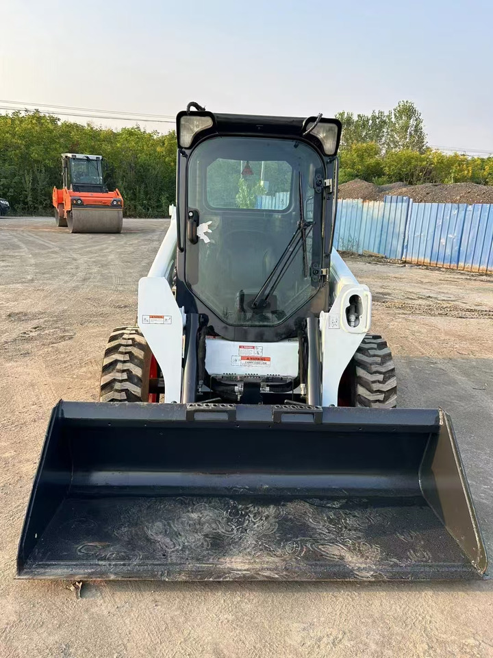 BOBCAT High Performance Low Hours Excellent Condition Reliable Second Hand Bobcat S550 Skid Steer Loader in Stock for Sale - Kompaktiekrāvējs: foto 1 BOBCAT High Performance Low Hours Excellent Condition Reliable Second Hand Bobcat S550 Skid Steer Loader in Stock for Sale - Kompaktiekrāvējs: foto 1