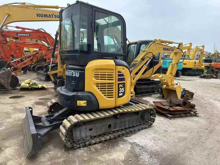 Best Quality Komatsu PC35mr Used Mini Excavator Earth-moving Machinery in Good Performance - Kāpurķēžu ekskavators: foto 3 Best Quality Komatsu PC35mr Used Mini Excavator Earth-moving Machinery in Good Performance - Kāpurķēžu ekskavators: foto 3