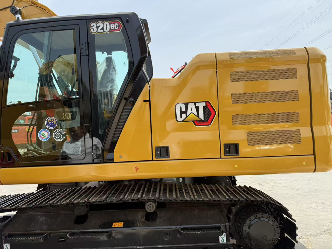 CATERPILLAR 320GC - Kāpurķēžu ekskavators: foto 1 CATERPILLAR 320GC - Kāpurķēžu ekskavators: foto 1