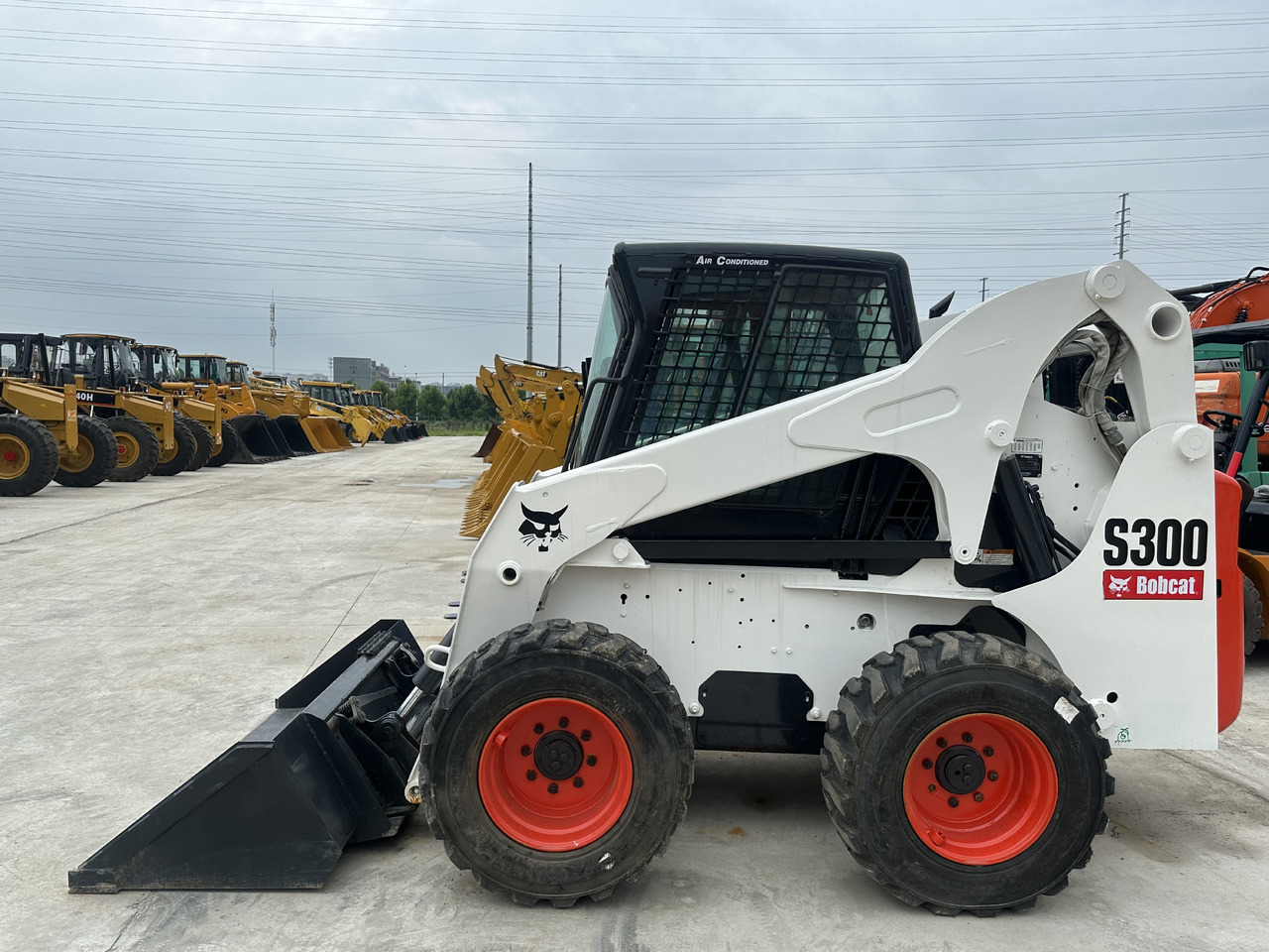 Second hand Hot sale skid-steers Bobcat S300 - Celtniecības tehnika: foto 5 Second hand Hot sale skid-steers Bobcat S300 - Celtniecības tehnika: foto 5
