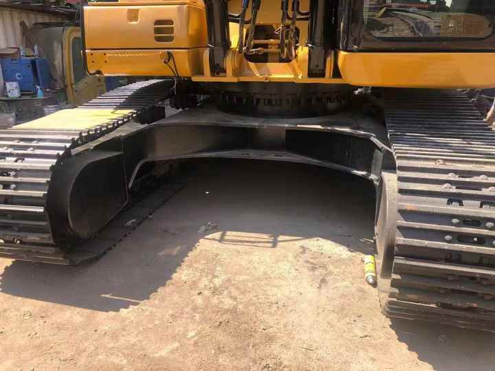 Good Condition Used CAT Excavator Japan 330D Original Used Excavator Cat 330D in Stock - Kāpurķēžu ekskavators: foto 4 Good Condition Used CAT Excavator Japan 330D Original Used Excavator Cat 330D in Stock - Kāpurķēžu ekskavators: foto 4