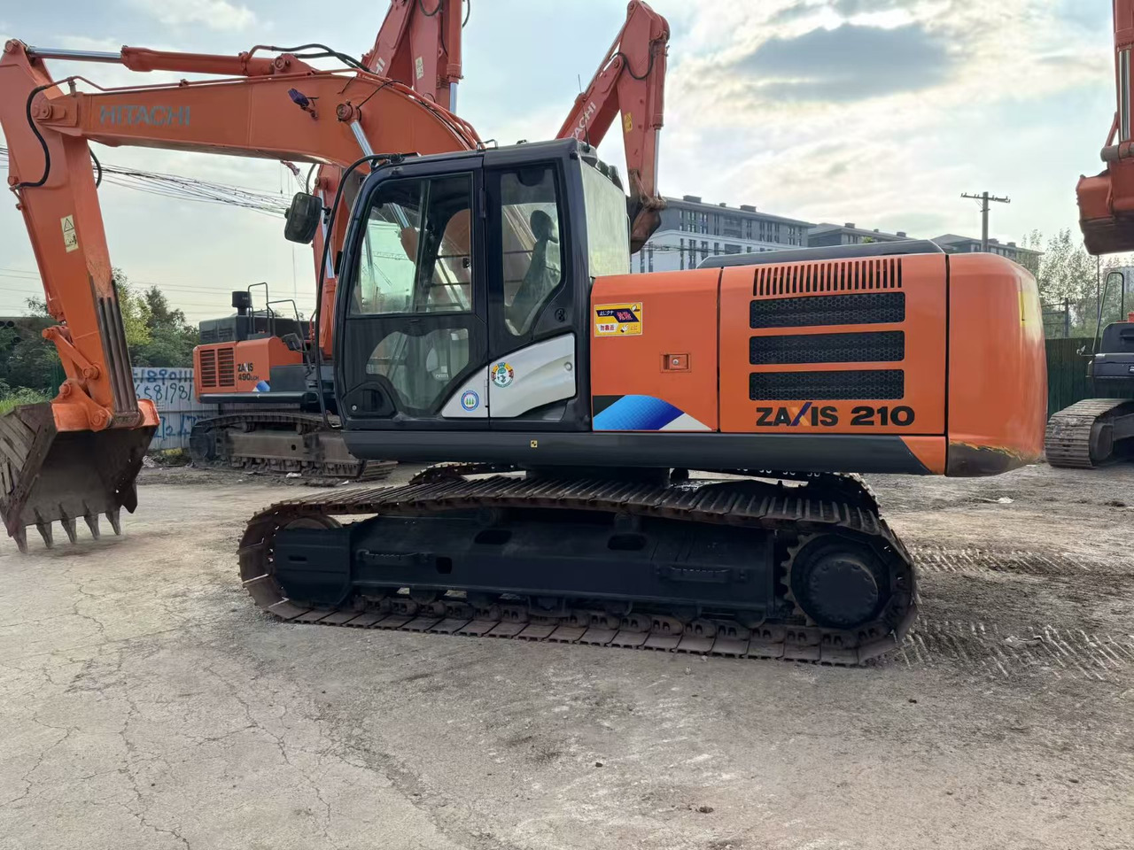 HITACHI - Kāpurķēžu ekskavators: foto 4 HITACHI - Kāpurķēžu ekskavators: foto 4