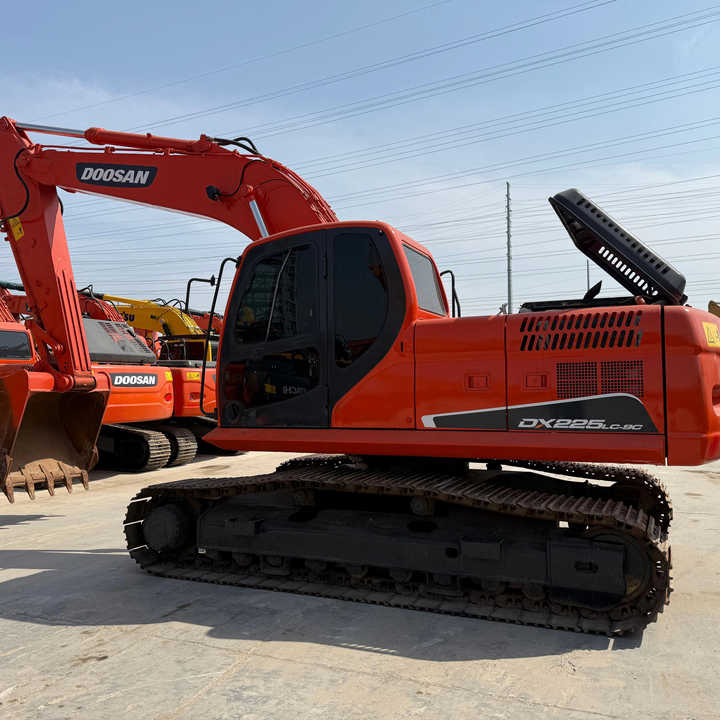 Heavy-Duty Doosan DX225LC-9C Excavator for Mining & Construction - Well-Maintained, Warranty Included - Kāpurķēžu ekskavators: foto 1 Heavy-Duty Doosan DX225LC-9C Excavator for Mining & Construction - Well-Maintained, Warranty Included - Kāpurķēžu ekskavators: foto 1