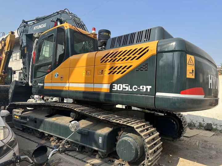 Heavy-Duty Hyundai 305 Excavator for Mining & Construction - Well-Maintained, Warranty Included - Kāpurķēžu ekskavators: foto 3 Heavy-Duty Hyundai 305 Excavator for Mining & Construction - Well-Maintained, Warranty Included - Kāpurķēžu ekskavators: foto 3