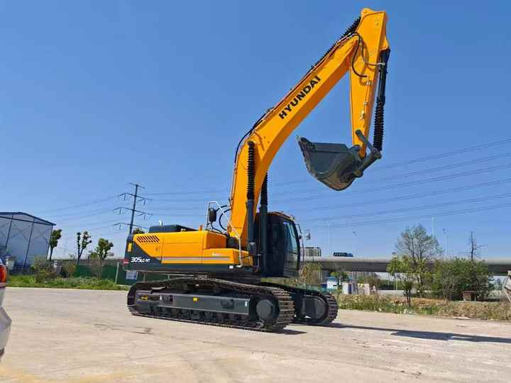 Heavy-Duty Hyundai 305 Excavator for Mining & Construction - Well-Maintained, Warranty Included - Kāpurķēžu ekskavators: foto 2 Heavy-Duty Hyundai 305 Excavator for Mining & Construction - Well-Maintained, Warranty Included - Kāpurķēžu ekskavators: foto 2