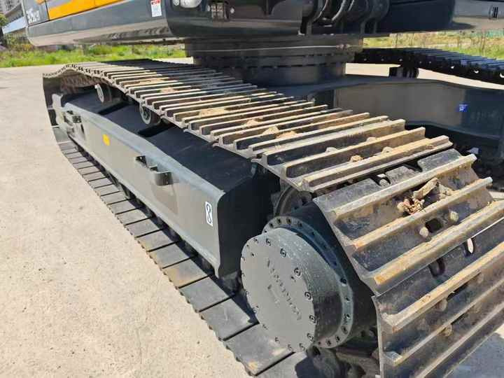 Heavy-Duty Hyundai 305 Excavator for Mining & Construction - Well-Maintained, Warranty Included - Kāpurķēžu ekskavators: foto 3 Heavy-Duty Hyundai 305 Excavator for Mining & Construction - Well-Maintained, Warranty Included - Kāpurķēžu ekskavators: foto 3