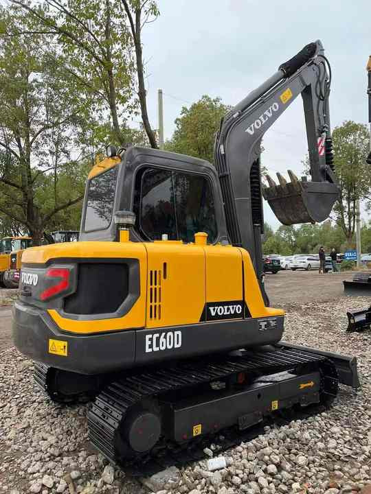 High Quality Used Volvo EC60D Excavator for Sale 6 Ton Compact Machine, Excellent Condition, Ready for Work! - Kāpurķēžu ekskavators: foto 2 High Quality Used Volvo EC60D Excavator for Sale 6 Ton Compact Machine, Excellent Condition, Ready for Work! - Kāpurķēžu ekskavators: foto 2