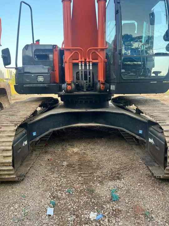 Original Japan Hitachi ZX300 Excavator Hitachi Excavator in Low Price for Hot Sale - Kāpurķēžu ekskavators: foto 3 Original Japan Hitachi ZX300 Excavator Hitachi Excavator in Low Price for Hot Sale - Kāpurķēžu ekskavators: foto 3