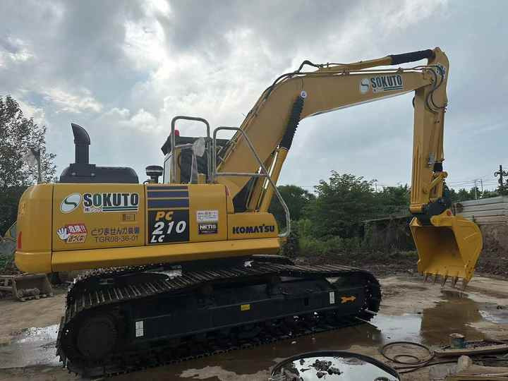 Second Hand  Komatsu PC210-8 Excavator 21 Ton Crawler Excavator Japan Brand Low Price with Good Quality for SALE - Kāpurķēžu ekskavators: foto 2 Second Hand  Komatsu PC210-8 Excavator 21 Ton Crawler Excavator Japan Brand Low Price with Good Quality for SALE - Kāpurķēžu ekskavators: foto 2