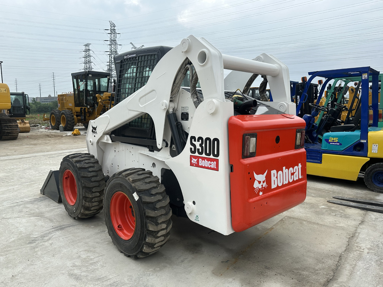 Second hand Hot sale skid-steers Bobcat S300 - Kompaktiekrāvējs: foto 2 Second hand Hot sale skid-steers Bobcat S300 - Kompaktiekrāvējs: foto 2