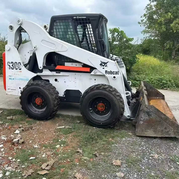 USED BOBCAT S300 Skid-steer Loader with Very Good Performance Is for Sale at a Low Price. S160/s185/s220/330 in Stock - Kompaktiekrāvējs: foto 1 USED BOBCAT S300 Skid-steer Loader with Very Good Performance Is for Sale at a Low Price. S160/s185/s220/330 in Stock - Kompaktiekrāvējs: foto 1