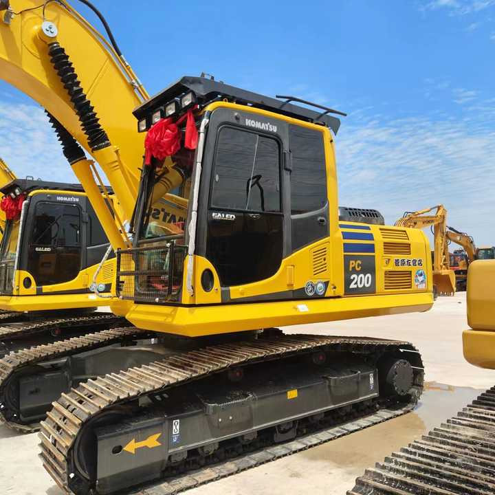 USED komatsu Pc200-8 Excavator with Good Condition for Sale - Ekskavators: foto 1 USED komatsu Pc200-8 Excavator with Good Condition for Sale - Ekskavators: foto 1