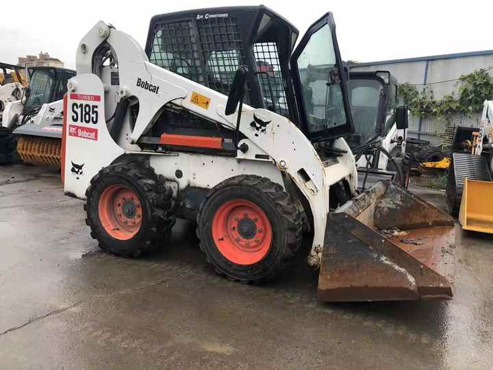 Used Bob Cat Bob Cat S185 Used Mini Skid Steer Wheel Loader Multifunctional Track Loaders Bobcat - Riteņu iekrāvējs: foto 5 Used Bob Cat Bob Cat S185 Used Mini Skid Steer Wheel Loader Multifunctional Track Loaders Bobcat - Riteņu iekrāvējs: foto 5