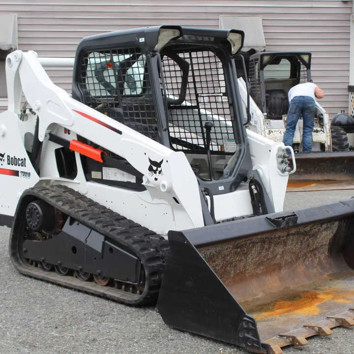 Used Bobcat T590 UsedSkid Steer Loader with Good Condition for Sale S160 S300 S185 S330 - Kompaktiekrāvējs: foto 1 Used Bobcat T590 UsedSkid Steer Loader with Good Condition for Sale S160 S300 S185 S330 - Kompaktiekrāvējs: foto 1