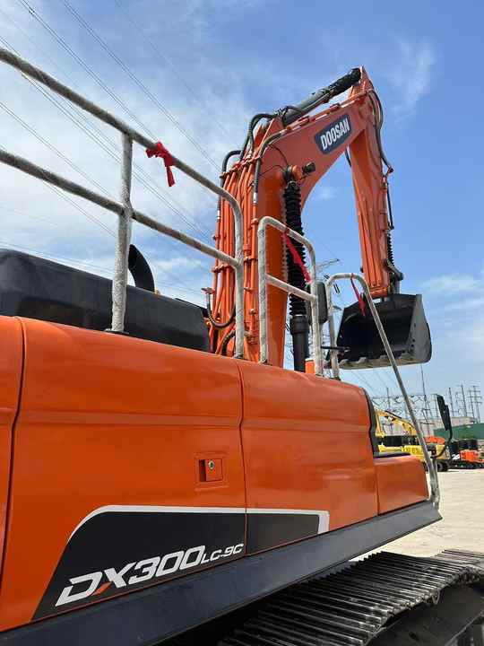 Kāpurķēžu ekskavators Used Digger DOOSAN DX300 Construction Machinery Construction Digger Used DOOSAN DX300 Cheap Excavator [ Copy ]: foto 6