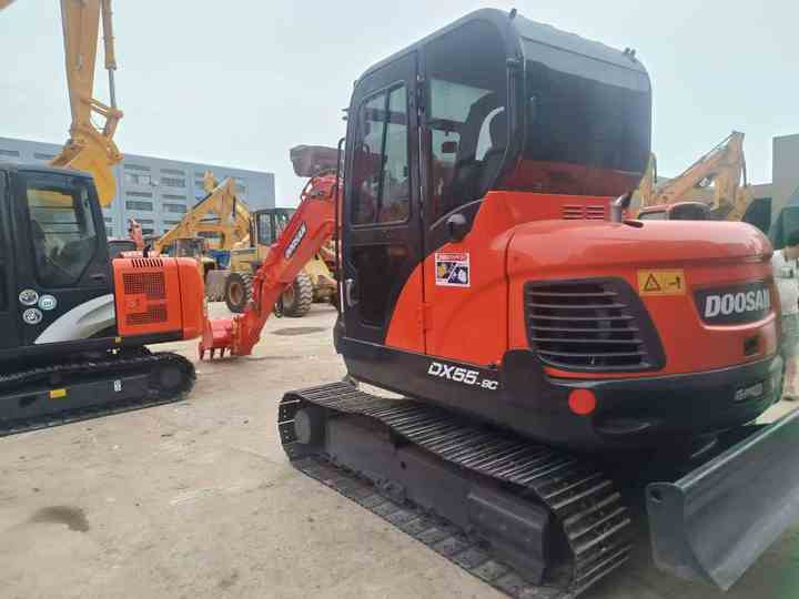 Used Digger DOOSAN DX55 Construction Machinery Construction Digger Used DOOSAN DX55 Cheap Excavator - Kāpurķēžu ekskavators: foto 3 Used Digger DOOSAN DX55 Construction Machinery Construction Digger Used DOOSAN DX55 Cheap Excavator - Kāpurķēžu ekskavators: foto 3