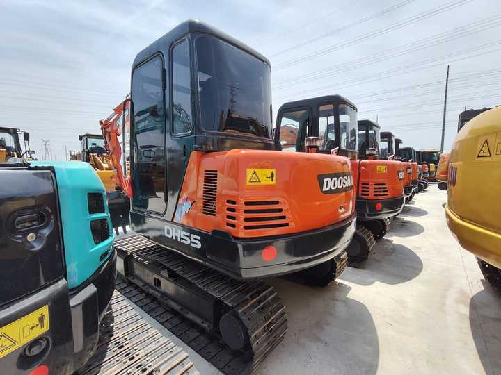 Used Digger Doosan Dh55 Construction Machinery Construction Digger Used Doosan Dh55 Cheap Excavator - Kāpurķēžu ekskavators: foto 2 Used Digger Doosan Dh55 Construction Machinery Construction Digger Used Doosan Dh55 Cheap Excavator - Kāpurķēžu ekskavators: foto 2
