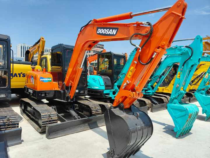 Used Digger Doosan Dh55 Construction Machinery Construction Digger Used Doosan Dh55 Cheap Excavator - Kāpurķēžu ekskavators: foto 4 Used Digger Doosan Dh55 Construction Machinery Construction Digger Used Doosan Dh55 Cheap Excavator - Kāpurķēžu ekskavators: foto 4