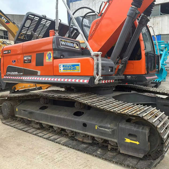 Used Excavator Doosan DX225LC-9 Excavators Mini Equipment Earth Moving Machinery Doosan Digger Excavator for Sale - Kāpurķēžu ekskavators: foto 1 Used Excavator Doosan DX225LC-9 Excavators Mini Equipment Earth Moving Machinery Doosan Digger Excavator for Sale - Kāpurķēžu ekskavators: foto 1