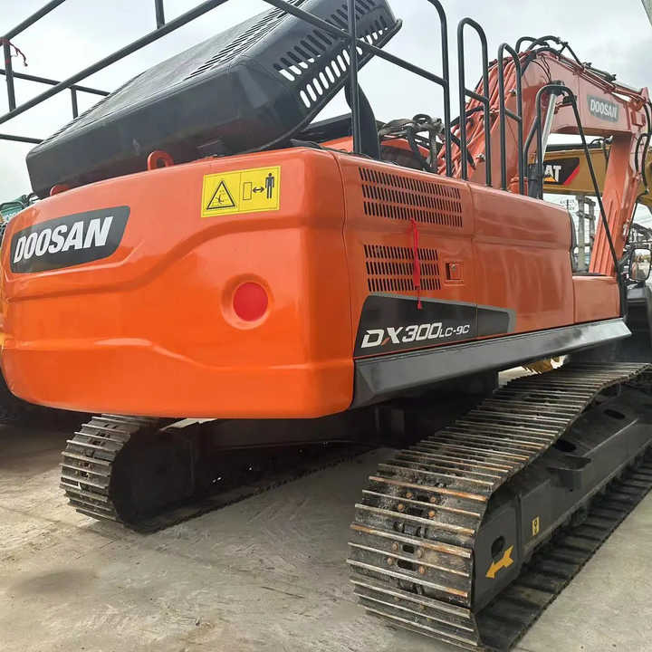 Used Excavator Doosan DX300 Excavators Mini Equipment Earth Moving Machinery Doosan Digger Excavator for Sale - Kāpurķēžu ekskavators: foto 2 Used Excavator Doosan DX300 Excavators Mini Equipment Earth Moving Machinery Doosan Digger Excavator for Sale - Kāpurķēžu ekskavators: foto 2
