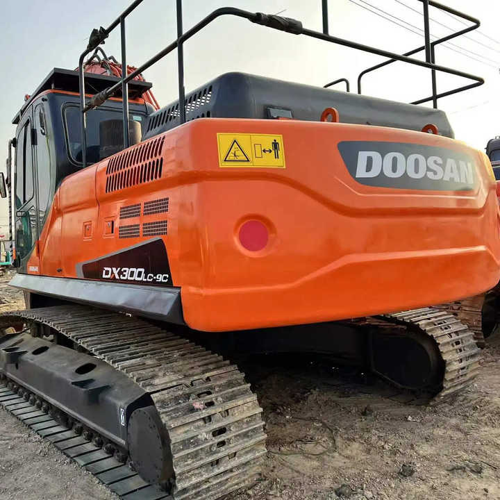 Used Excavator Doosan DX300 Excavators Mini Equipment Moving Machinery Doosan Digger Excavator for Sale - Kāpurķēžu ekskavators: foto 4 Used Excavator Doosan DX300 Excavators Mini Equipment Moving Machinery Doosan Digger Excavator for Sale - Kāpurķēžu ekskavators: foto 4