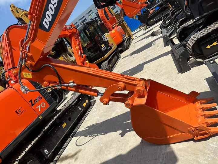 Used Excavator Doosan DX55 Excavators Mini Equipment Earth Moving Machinery Doosan Digger Excavator for Sale - Kāpurķēžu ekskavators: foto 5 Used Excavator Doosan DX55 Excavators Mini Equipment Earth Moving Machinery Doosan Digger Excavator for Sale - Kāpurķēžu ekskavators: foto 5