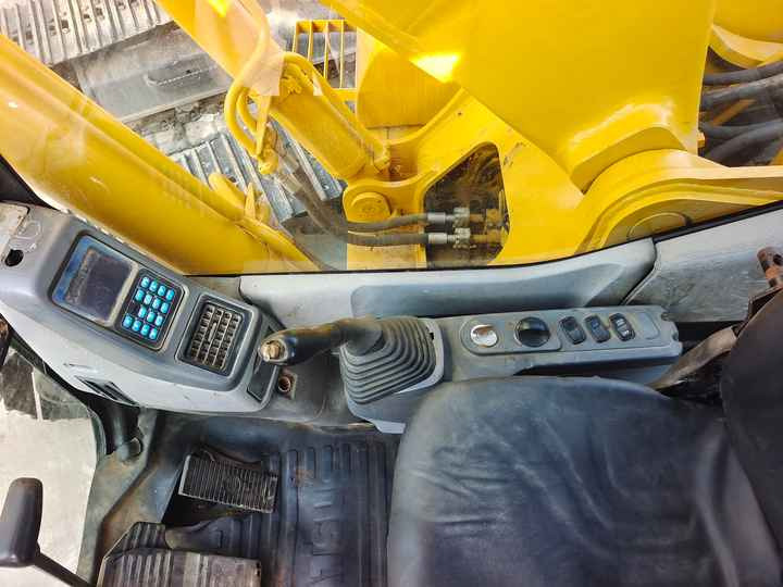Used Good Quality Japan Original PC200-7 in Good Condition PC200-7 Komatsu - Kāpurķēžu ekskavators: foto 4 Used Good Quality Japan Original PC200-7 in Good Condition PC200-7 Komatsu - Kāpurķēžu ekskavators: foto 4