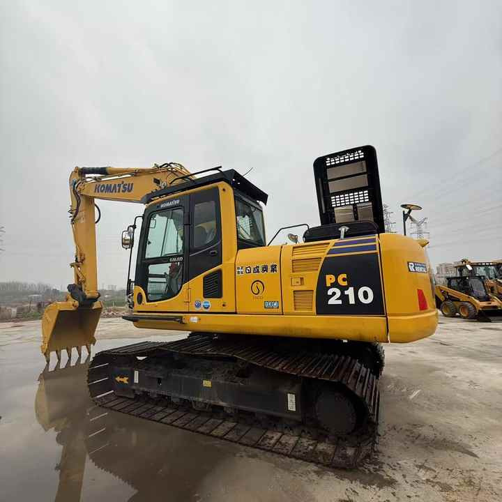 Used Good Quality Japan Original PC210-8 in Good Condition PC210-8 Komatsu - Kāpurķēžu ekskavators: foto 2 Used Good Quality Japan Original PC210-8 in Good Condition PC210-8 Komatsu - Kāpurķēžu ekskavators: foto 2