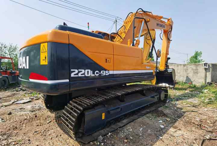 Used HYUNDAI R220-9S New Model Excavator Second Hand Machine Popular Brand Korean hyundai Hydraulic Machinery - Ekskavators: foto 3 Used HYUNDAI R220-9S New Model Excavator Second Hand Machine Popular Brand Korean hyundai Hydraulic Machinery - Ekskavators: foto 3
