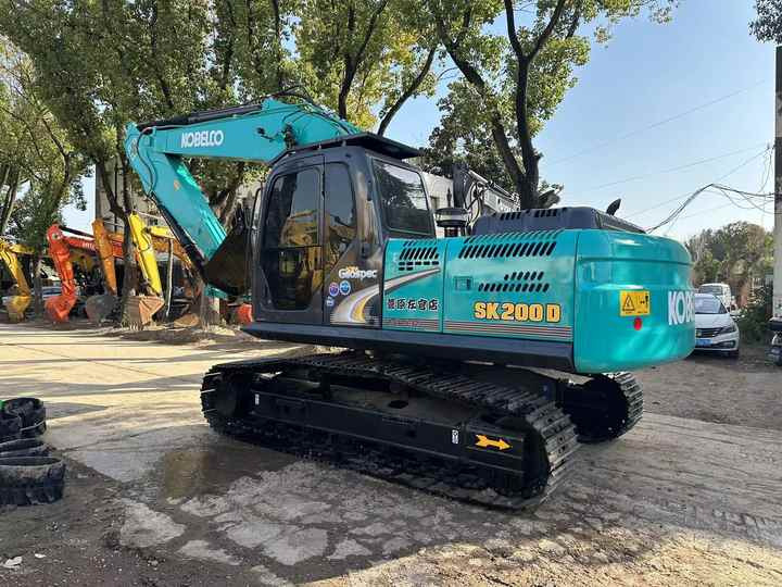 Used Japan Original Brand Kobelco Sk200-8 Excavator in High Quality for Sale High Working Efficiency - Ekskavators: foto 3 Used Japan Original Brand Kobelco Sk200-8 Excavator in High Quality for Sale High Working Efficiency - Ekskavators: foto 3
