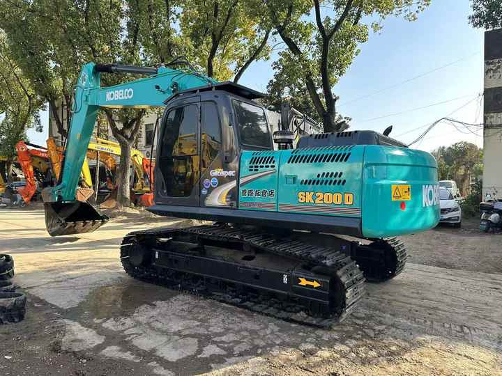 Used Japan Original Brand Kobelco Sk200-8 Excavator in High Quality for Sale High Working Efficiency - Ekskavators: foto 4 Used Japan Original Brand Kobelco Sk200-8 Excavator in High Quality for Sale High Working Efficiency - Ekskavators: foto 4