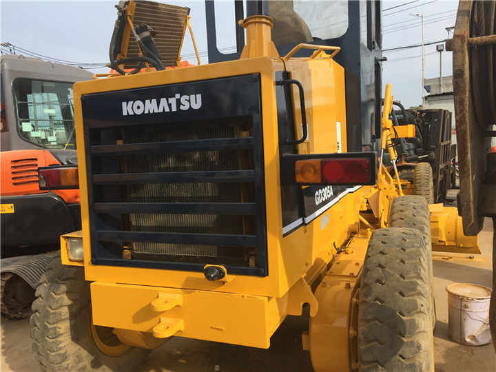 Used Komatsu GD305 Motor Grader Cheap Price Komatsu Road Grader GD305 Good Condition in China - Greiders: foto 3 Used Komatsu GD305 Motor Grader Cheap Price Komatsu Road Grader GD305 Good Condition in China - Greiders: foto 3