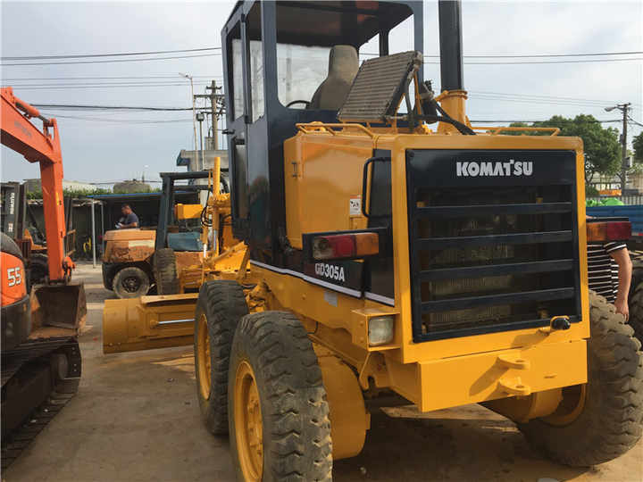 Used Komatsu GD305 Motor Grader Cheap Price Komatsu Road Grader GD305 Good Condition in China - Greiders: foto 4 Used Komatsu GD305 Motor Grader Cheap Price Komatsu Road Grader GD305 Good Condition in China - Greiders: foto 4